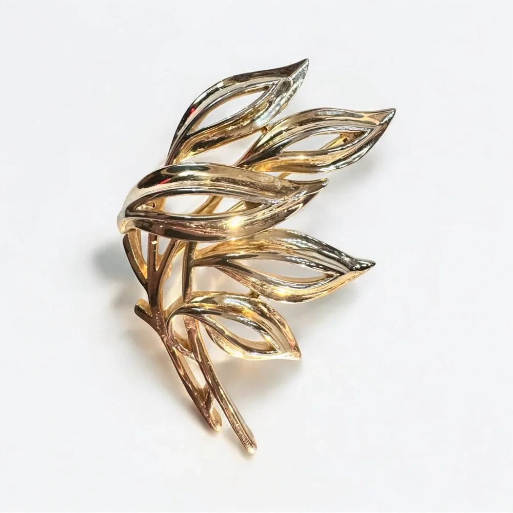Crown Trifari | 1960s 3d Polished Leaf Brooch